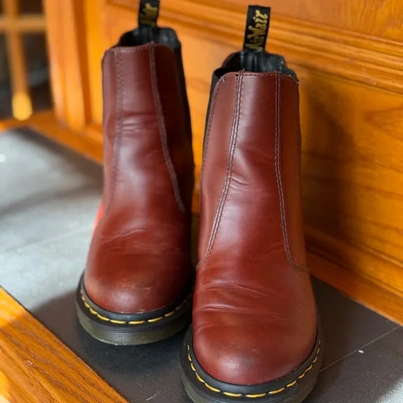 Dr. Martens Heeled Chelsea Boots - size 7 - Picture 1 of 13